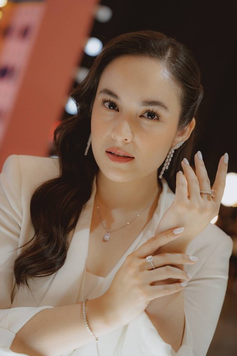 Perhiasan berlian lab grown Sol et Terre yang dihadirkan oleh Chelsea Islan dan Veronica Pranata. Foto: Sol et Terre