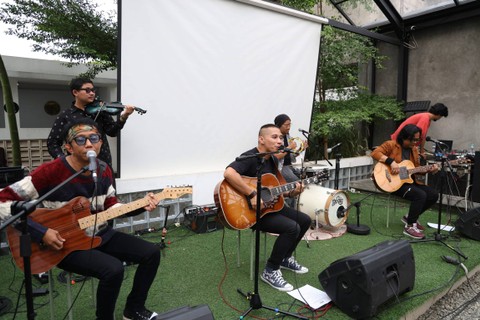Grup band, The Rain, saat konferensi pers Launch Gig Perayaan 10 Tahun Rilisnya Terlatih Patah Hati dikawasan Kalibata, Jakarta, Rabu (22/11/2023). Foto: Dok. Agus Apriyanto