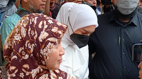 Irish Bella usai hadiri mediasi di Pengadilan Agama Depok, Jawa Barat, Kamis (23/11/2023).   Foto: Aprilandika Pratama/kumparan