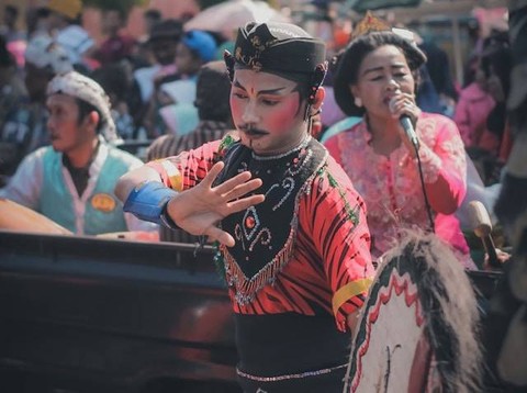 Ilustrasi jelaskan gejala modernisasi yang tampak di bidang budaya di Indonesia. Foto: Unsplash/Rizky Rahmat Hidayat