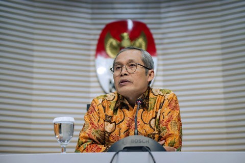 Wakil Ketua KPK Alexander Marwata menyampaikan keterangan kepada wartawan terkait Ketua KPK Firli Bahuri yang menjadi tersangka, di Gedung KPK, Jakarta, Kamis (23/11/2023). Foto: Jamal Ramadhan/kumparan