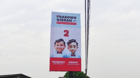 Baliho gemoy Prabowo-Gibran di Jalan Raya Pasar Minggu, Jakarta Selatan. Foto: Ahmad Romadoni/kumparan
