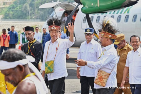 Presiden Jokowi meresmikan Bandara Siboru di Kabupaten Fakfak, Papua Barat, dan Bandara Douw Aturure atau Bandara Nabire Baru di Kabupaten Nabire, Papua Tengah, Kamis (23/11/2023). Foto: Kemenhub