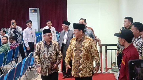 Capres Prabowo Subianto hadir di acara Dialog Publik PP Muhammadiyah di Universitas Muhammadiyah Surabaya, Jumat (24/11/2023). Foto: Farusma Okta Verdian/kumparan