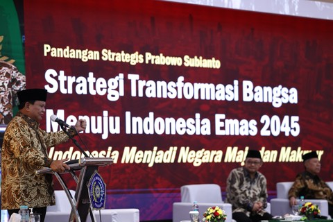 Capres Koalisi Indonesia Maju Prabowo Subianto dalam memberikan pandangannya dalam dialog publik PP Muhammadiyah di Universitas Muhammadiyah Surabaya, Jumat (24/11/2023). Foto: Dok. Istimewa