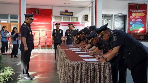 Proses pelantikan pejabat di lingkungan Kemenkumham Sulawesi Utara.