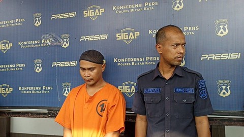 Polres Blitar menetapkan tersangka terhadap Supiro Handono (31), atas kasus penemuan kerangka manusia di salah satu rumah warga di Desa Bacem, Kecamatan Ponggok, Kabupaten Blitar, Jum'at (24/11/2023). Foto: Dok. Istimewa