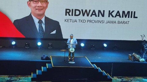 Ketua TKD Jabar Prabowo Gibran, Ridwan Kamil, saat menyampaikan kata sambutan dalam kegiatan konsolidasi TKD Jabar di The House Convention, Kota Bandung. Foto: Rachmadi Rasyad/kumparan