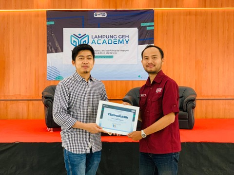 Lampung Geh Akademik bersama narasumber dari Pewarta Foto Indonesia (PFI). | Foto: Roza Hariqo