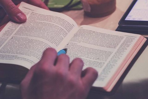 Ilustrasi Soal PKK Kelas 12 SMK Semester 1 dan Kunci Jawaban. Foto: dok. Unsplash/Rod Long