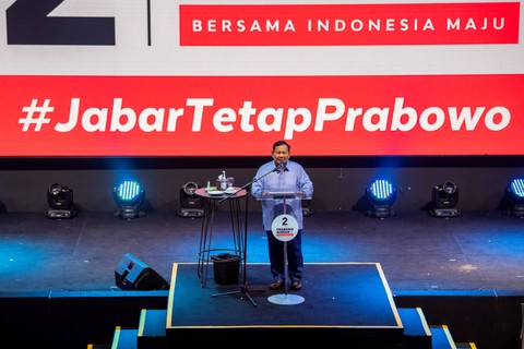 Calon Presiden nomor urut 2 Prabowo Subianto menyampaikan pidato saat Konsolidasi TKD Prabowo - Gibran Provinsi Jawa Barat di The House Convention Hall, Bandung, Jawa Barat, Sabtu (25/11/2023). Foto: M Agung Rajasa/Antara Foto