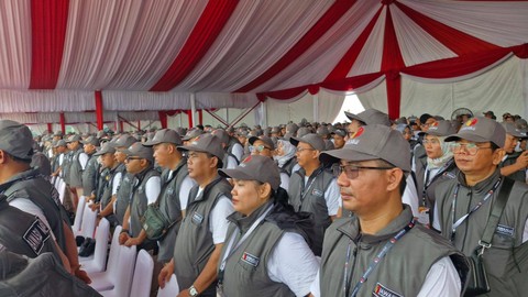 Badan Pengawas Pemilu (Bawaslu) menggelar apel siaga pengawasan tahapan kampanye di Monas, Jakarta Pusat, Minggu (26/11/2023). Foto: Zamachsyari/kumparan