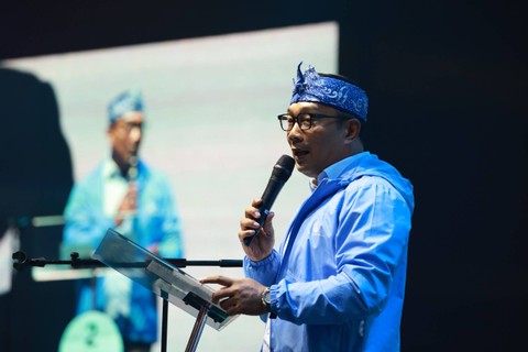 Ketua Tim Kampanye Daerah (TKD) Prabowo - Gibran Jawa Barat Ridwan Kamil menyampaikan pidatonya saat Konsolidasi TKD Prabowo - Gibran Provinsi Jawa Barat di The House Convention Hall, Bandung, Jawa Barat, Sabtu (25/11/2023). Foto: Dok. Istimewa