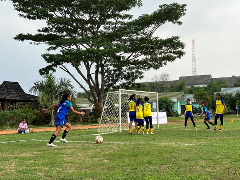 Putri Tangsel vs. Gelora Putri di Festival Sepak Bola Putri U-12 ASBWI Banten. Foto: Antika Fahira/kumparanBOLANITA