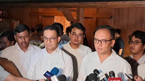 Capres Anies Baswedan menerima dukungan relawan muda, Gerakan Nusantara, di Lebak Bulus, Jakarta Selatan, Minggu (26/11/2023). Foto: Annisa Thahira Madina/kumparan