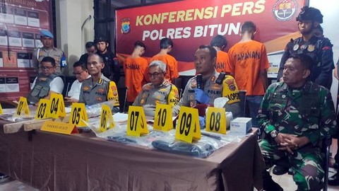 Jumpa pers terkait penahanan 7 orang tersangka yang terlibat dalam bentrok ormas di Bitung.