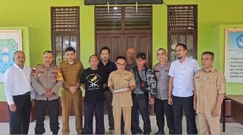 Nz, guru di Bengkayang meminta maaf, setelah video TikTok miliknya yang menyamakan perang antara Israel dan Palestina sebagai perang Israel dan teroris viral, dan mendapat kecaman dari berbagai pihak. Foto: Dok Polres Bengkayang