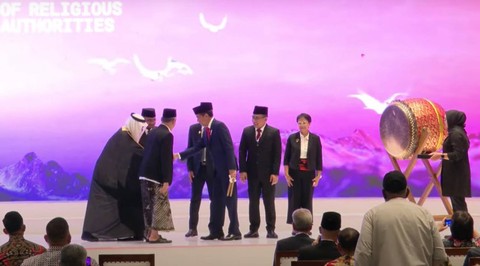 Presiden Jokowi meresmikan pembukaan R20 International Summit of Religious Authorities di Jakarta, 27 November 2023. Foto: YouTube/Setpres RI