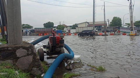 Sejumlah titik di Kota Semarang tergenang air. Foto: Intan Alliva/kumparan