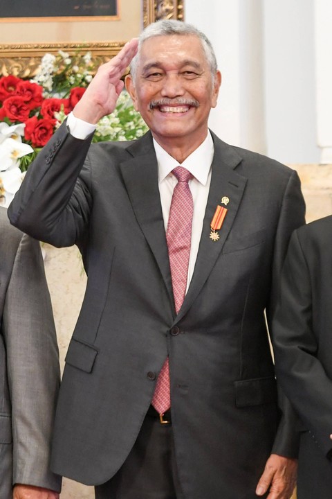 Menko Marves Luhut Binsar Pandjaitan menghadiri pelantikan Jenderal TNI Maruli Simanjuntak menjadi Kepala Staf TNI Angkatan Darat (KSAD) di Istana Negara, Jakarta, Rabu (29/11/2023). Foto: Hafidz Mubarak A/ANTARA FOTO