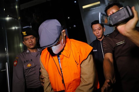 Hakim Nonaktif Mahkamah Agung Gazalba Saleh kembali ditahan KPK usai jalani pemeriksaan, di Gedung KPK, Jakarta, Kamis (30/11/2023). Foto: Iqbal Firdaus/kumparan