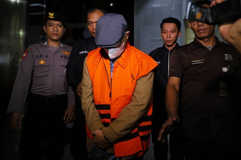 Hakim Nonaktif Mahkamah Agung Gazalba Saleh kembali ditahan KPK usai jalani pemeriksaan, di Gedung KPK, Jakarta, Kamis (30/11/2023). Foto: Iqbal Firdaus/kumparan