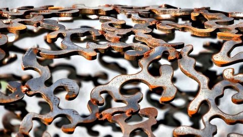 Ilustrasi Cara yang paling tepat dilakukan untuk melindungi hiasan rumah yang terbuat dari besi dari peristiwa-peristiwa korosi adalah. Sumber: Unsplash/Ricardo Gomez Angel