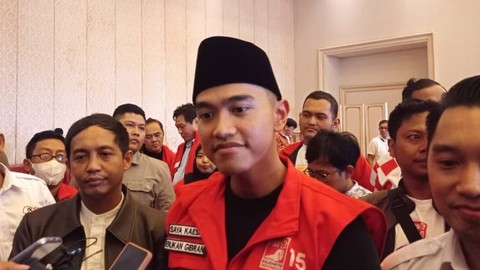 Ketua Umum PSI Kaesang Pangarep usai menghadiri acara dialog bersama pengusaha dan pendeta tiga aras di Empire Palace, Surabaya, Sabtu (2/12/2023). Foto: Farusma Okta Verdian/kumparan