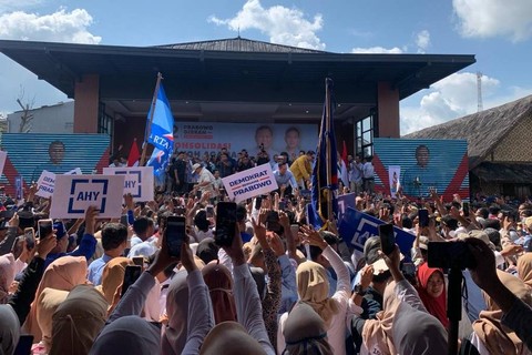 Suasana titik kedua kampanye Capres 02 Prabowo Subianto di Tasik, Jawa Barat, Sabtu (2/12/2023). Foto: Paulina Herasmaranindar/kumparan