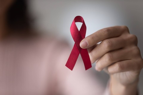 Ilustrasi HIV AIDS. Foto: fizkes/Shutterstock
