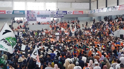Capres nomor urut 01 Anies Baswedan bertemu simpatisan di GOR Gondrong, Tangerang. Foto: Nabila Ulfa/kumparan