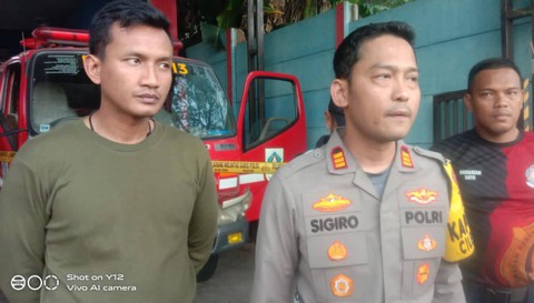 Kapolsek Cileungsi AKP Yohannes Redhoi Sigiro (tengah). Dok: Ist.