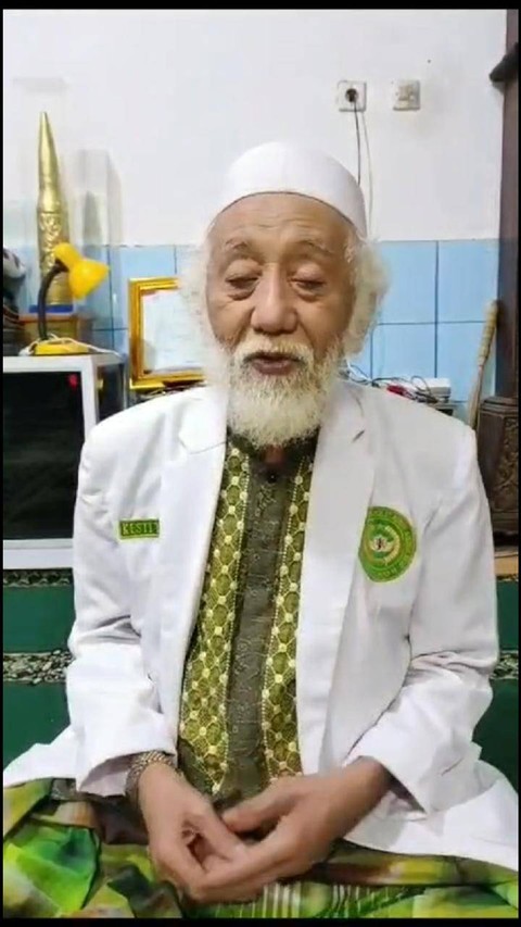 Kiai karismatik asal Pandeglang Banten, KH Ahmad Muhtadi Dimyati, menyatakan mendukung cawapres Gibran Rakabuming Raka di Pilpres 2024.  Foto: Dok. Istimewa