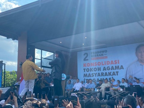 Pesulap Limbad hadir dalam kegiatan kampanye capres nomor urut 2 Prabowo Subianto di Tasikmalaya. Foto: Paulina Herasmaranindar/kumparan