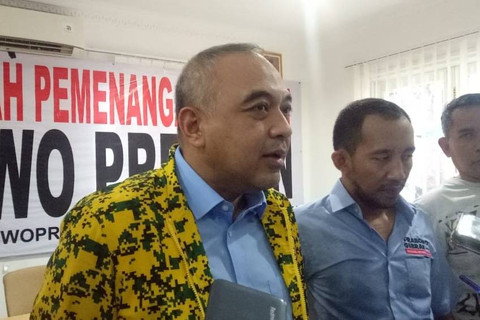 Ketua TKD Prabowo-Gibran DKI Jakarta, Ahmed Zaki Iskandar saat diwawancarai wartawan di Rumah Pemenangan Relawan Prabowo-Gibran, Menteng, Jakarta Pusat, Minggu (3/12/2023). Foto: Fadlan/kumparan