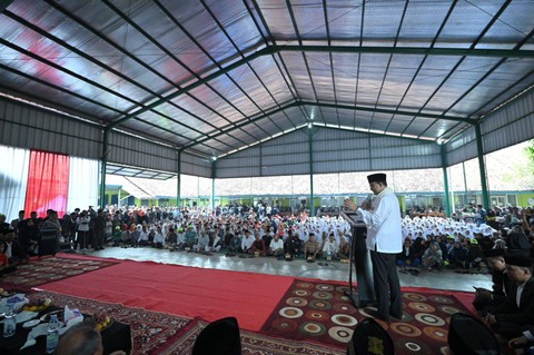 Capres nomor urut 1 Anies Baswedan berkunjung ke Pondok Pesantren Modern Nurussalam, Medangasem, Jayakerta, Karawang, Senin (4/12/2023). Foto: Dok Istimewa