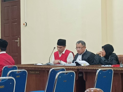 Mantan Kasat Narkoba Polres Lampung Selatan, Andri Gustami dihadirkan dalam persidangan. | Foto : Galih Prihantoro/ Lampung Geh
