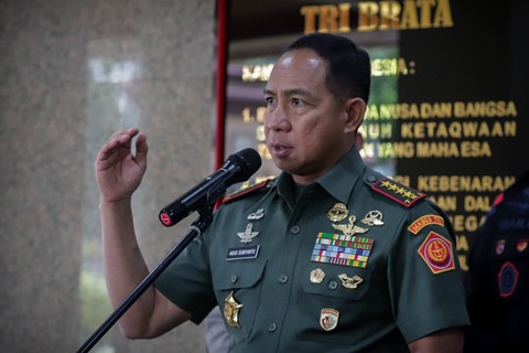 Panglima TNI Jenderal Agus Subiyanto menyampaikan keterangan usai melakukan pertemuan dengan Kapolri Jenderal Listyo Sigit Prabowo di Mabes Polri, Jakarta, Selasa (5/12/2023). Foto: Jamal Ramadhan/kumparan