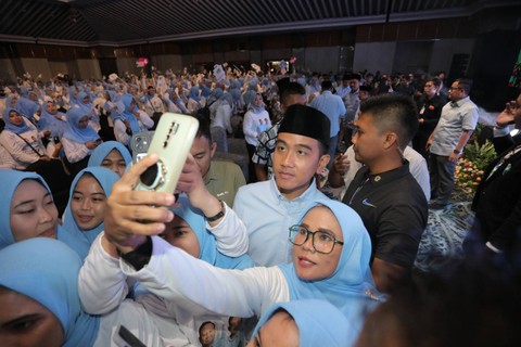 Calon wakil presiden nomor urut 2 Gibran Rakabuming Raka menghadiri deklarasi Pergerakan Perempuan Muda Nahdliyin (Perdana) mendukung pasangan Prabowo-Gibran di Jakarta, Rabu (6/12/2023). Foto: Dok. Istimewa