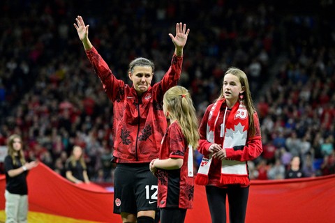 Kapten Christine Sinclair saat pertandingan internasional terakhirnya, saat ia pensiun dari tim sepak bola nasional wanita Kanada setelah pertandingan persahabatan melawan Australia. Foto: Jennifer Gauthier/Reuters