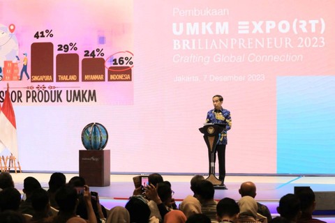 Presiden RI Joko Widodo menghadiri pembukaan UMKM EXPO(RT) BRILIANPRENEUR 2023, rangkaian dari HUT ke-128 BRI, yang diselenggarakan di Jakarta Convention Center pada tanggal 7 s.d 10 Desember 2023. Foto: BRI 