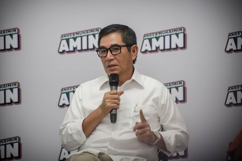 Ketua Dewan Pakar Timnas AMIN Hamdan Zoelva berbicara saat diskusi dengan tema 'Mengapa Demokrasi Tak Boleh Mati di Jakarta?' di Jalan Dipenogoro No 10, Jakarta, Kamis (7/12/2023). Foto: Jamal Ramadhan/kumparan