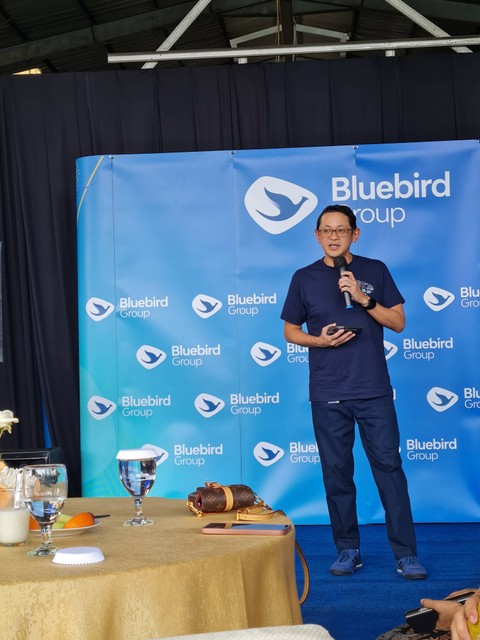 Direktur Utama PT Bluebird Tbk, Adrianto Djokosoetono, dalam acara media trip Bluebird di Bandung, Selasa (5/12/2023). Foto: Andari Novianti/kumparan
