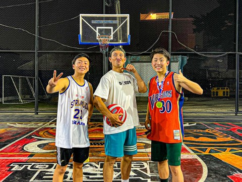 Tomo Waseda Boys dan Denny Sumargo. Foto: Istimewa