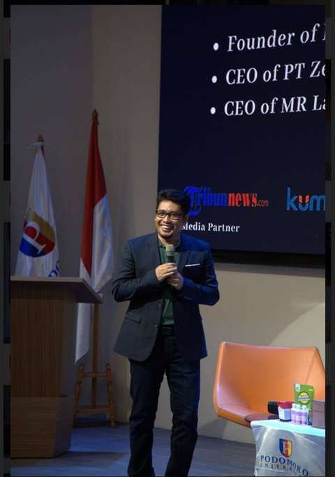 Mustofa Romdloni selaku pemateri utama. dok