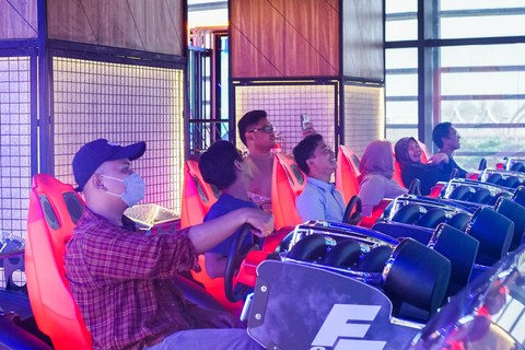 Pengunjung merasakan permainan Fast & Furious di CPCM Indonesia, Gading Serpong, Tangerang. Foto: Dok. CPCM Indonesia