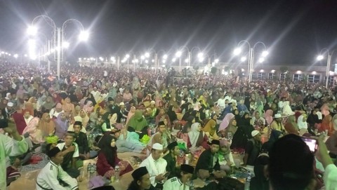 Suasana pengajian rutin malam minggu di Ponpes Al Baghdadi, Karawang Foto: Fadlan Nuril Fahmi/kumparan