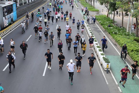 Capres nomor urut 3 Ganjar Pranowo olahraga saat car free day (CFD Jakarta, Minggu (10/12/2023).  Foto: Dok. Istimewa