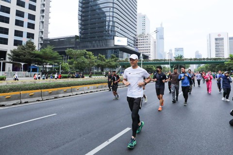 Capres nomor urut 3 Ganjar Pranowo olahraga saat car free day (CFD Jakarta, Minggu (10/12/2023).  Foto: Dok. Istimewa