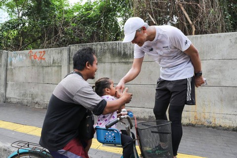 Capres nomor urut 3 Ganjar Pranowo olahraga saat car free day (CFD Jakarta, Minggu (10/12/2023).  Foto: Dok. Istimewa